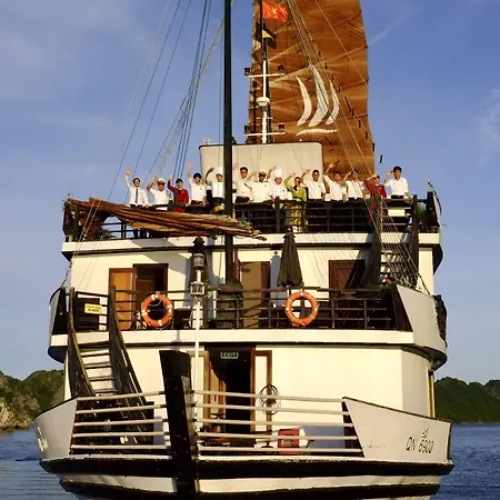 Du thuyền Pelican Classic