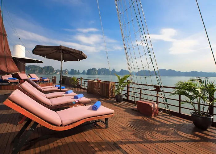 Pelican Cruise 4* Hạ Long