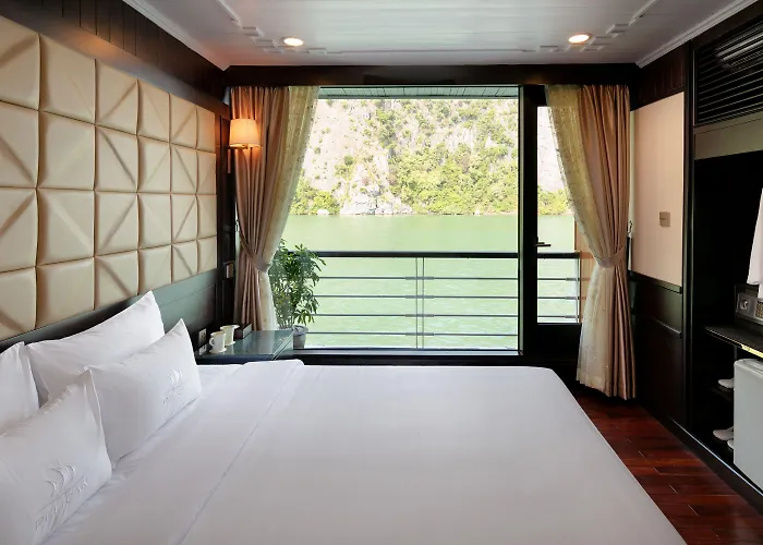 Khách sạn Pelican Cruise 4*