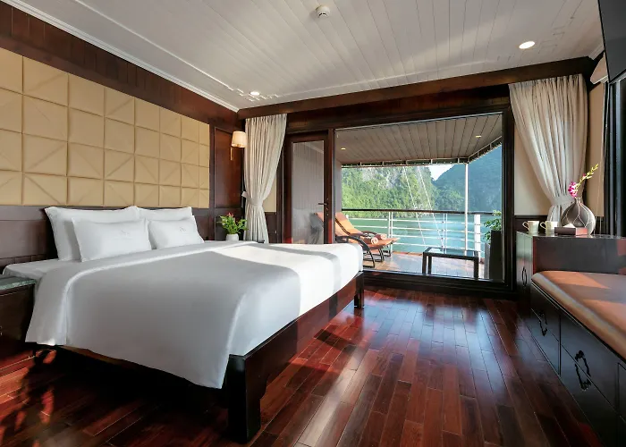 Khách sạn Pelican Cruise 4*