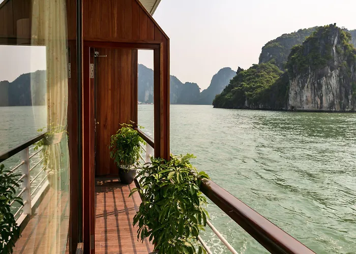 Pelican Cruise 4* Ha Long